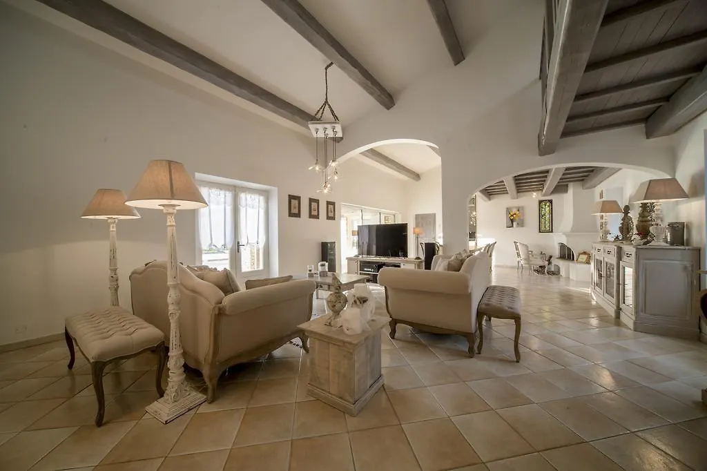 La Maison De Inna Bonnieux 0*,